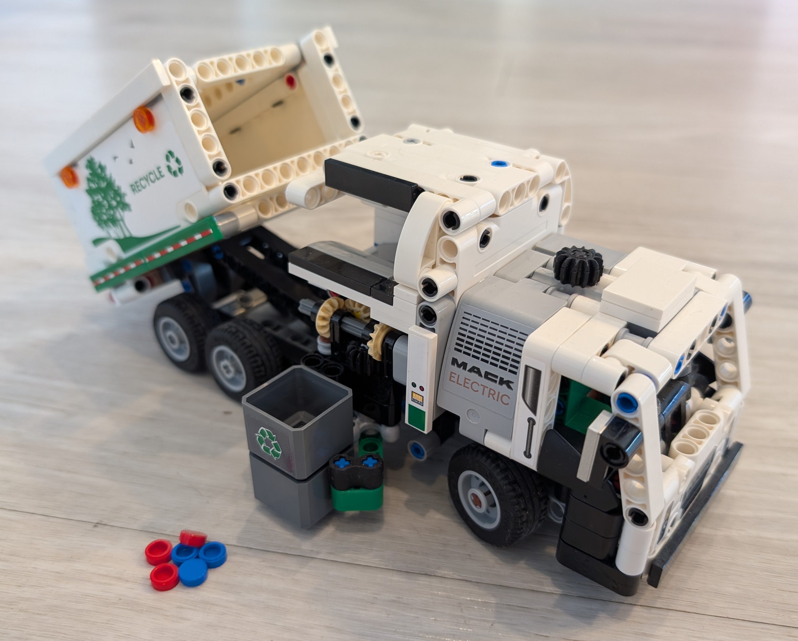 Lego Technic 42167 Mack LR Electric Garbage Truck